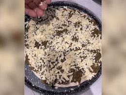 Internet Wants To "Call The Police" After Watching This Video Of Saag Pizza Internet Wants To "Call The Police" After Watching This Video Of Saag Pizza