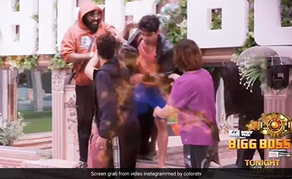 <i>Bigg Boss 17</i>: Sunny Aryaa Aka Tehelka And Abhishek Kumar's Intense Fight