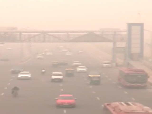 Air Pollution in Delhi: मुंडका में सबसे ज़्यादा AQI, कई इलाकों में 450 के पार पहुंचा आंकड़ा