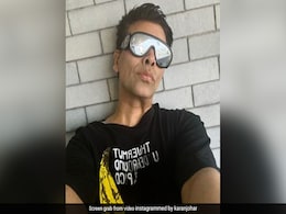 Karan Johar Returned To His Favourite Selfie Spot "In Honour Of" Kareena Kapoor Karan Johar Returned To His Favourite Selfie Spot "In Honour Of" Kareena Kapoor