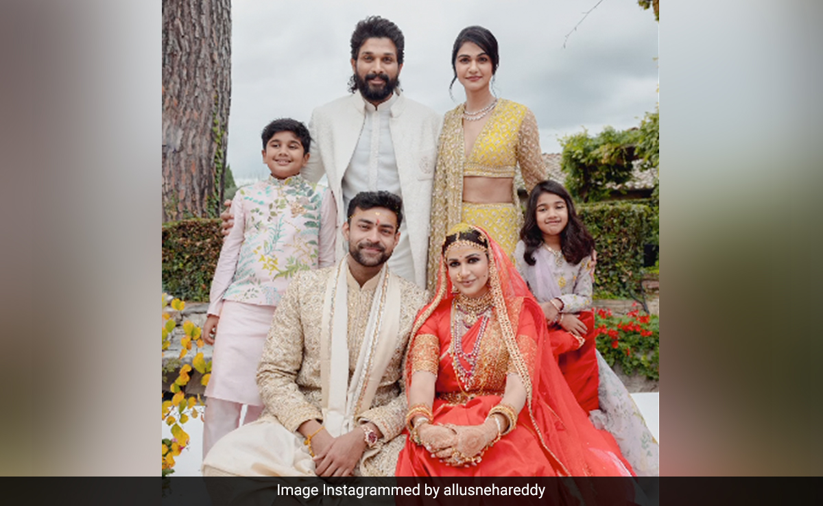 Allu Arjun's Fam-Jam Pic From Varun Tej And Lavanya Tripathi's Wedding