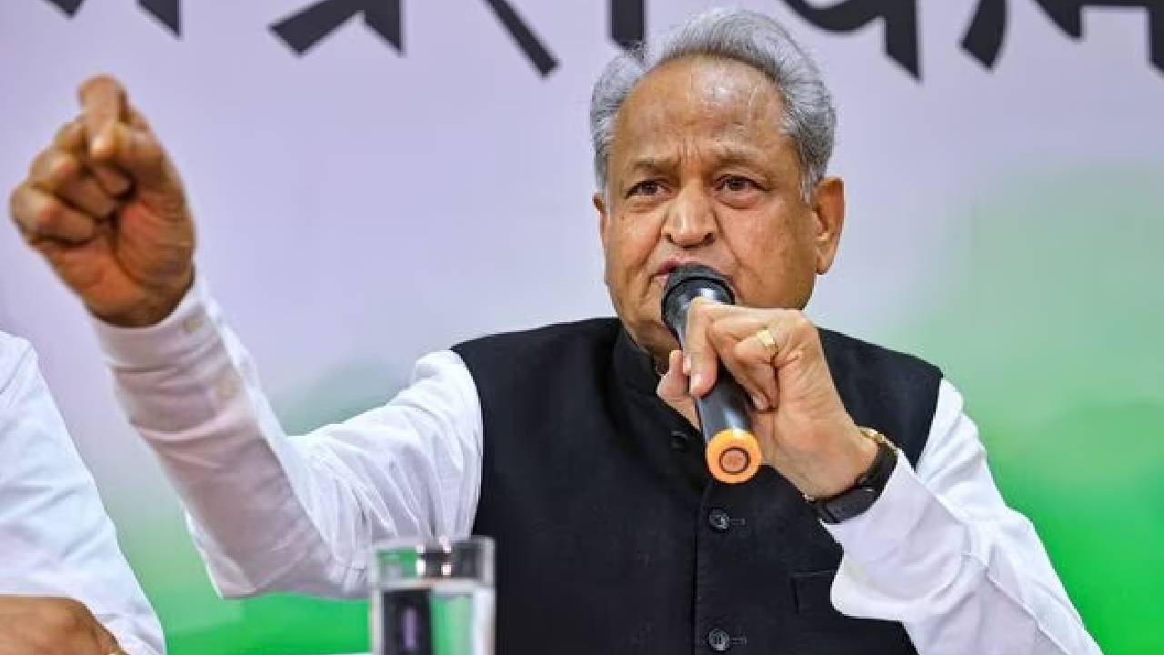 Rajasthan Election 2023: Bhilwara में जनसभा के दौरान CM Ashok Gehlot ने BJP पर साधा निशाना