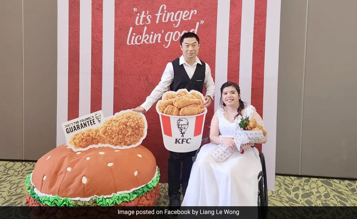 This Singapore Couple Just Had A 'Dreamy' KFC-Themed Wedding - See Pics