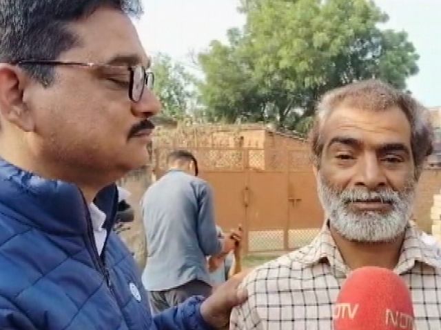 "जितनी सराहना करें उतनी कम": सुरंग के बाहर आए मजदूर के पिता "जितनी सराहना करें उतनी कम": सुरंग के बाहर आए मजदूर के पिता