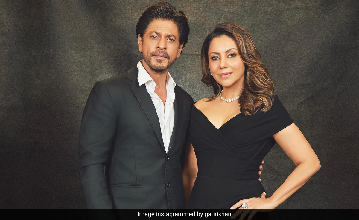 दिल्ली में कहां पर है शाहरुख खान का घर? गौरी खान ने है एक-एक कोने को सजाया, देखें तस्वीरें दिल्ली में कहां पर है शाहरुख खान का घर? गौरी खान ने है एक-एक कोने को सजाया, देखें तस्वीरें