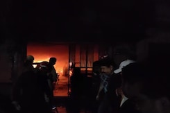 1 Dead, 26 Rescued After Fire At Building In Delhi's Shakarpur 1 Dead, 26 Rescued After Fire At Building In Delhi's Shakarpur