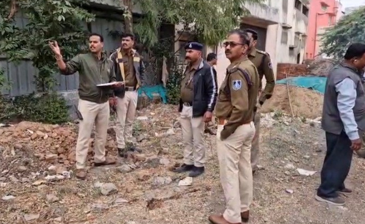 Ujjain News: शहर में चार गाय और एक सांड की मौत, सुराग पता लगाने के लिए सीसीटीवी फुटेज खंगाल रही पुलिस