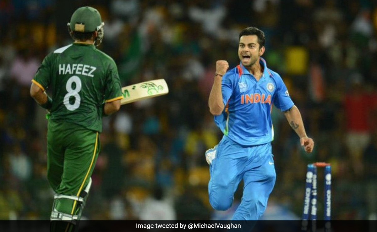 पाकिस्तानी बल्लेबाज़ को बोल्ड करने बाद कोहली ने दिखाया था किंग पावर, इंग्लैंड क्रिकेटर ने हाफिज से मज़े लिए