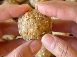 Coconut Laddu Recipe: हड्डियों के दर्द के साथ मीठे की क्रेविंग भी होगी दूर, घर पर ऐसे बनाएं नारियल के लड्डू Coconut Laddu Recipe: हड्डियों के दर्द के साथ मीठे की क्रेविंग भी होगी दूर, घर पर ऐसे बनाएं नारियल के लड्डू