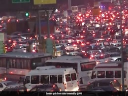 गणतंत्र दिवस परेड की रिहर्सल के कारण इंडिया गेट के आसपास यातायात बाधित गणतंत्र दिवस परेड की रिहर्सल के कारण इंडिया गेट के आसपास यातायात बाधित