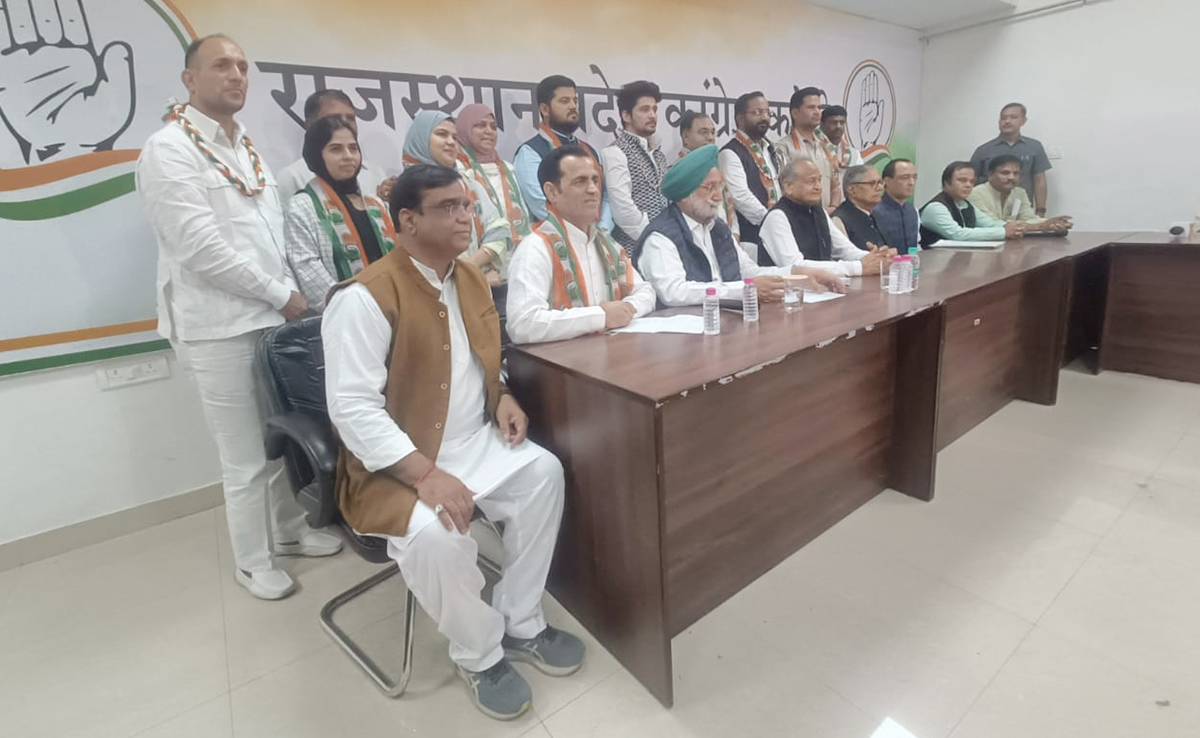 बीजेपी छोड़ कांग्रेस में शामिल हुए अमीन पठान, सीएम गहलोत की मौजूदगी में ली सदस्यता