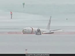 US Navy Surveillance Plane Overshoots Runway, Lands In Water Near Hawaii US Navy Surveillance Plane Overshoots Runway, Lands In Water Near Hawaii