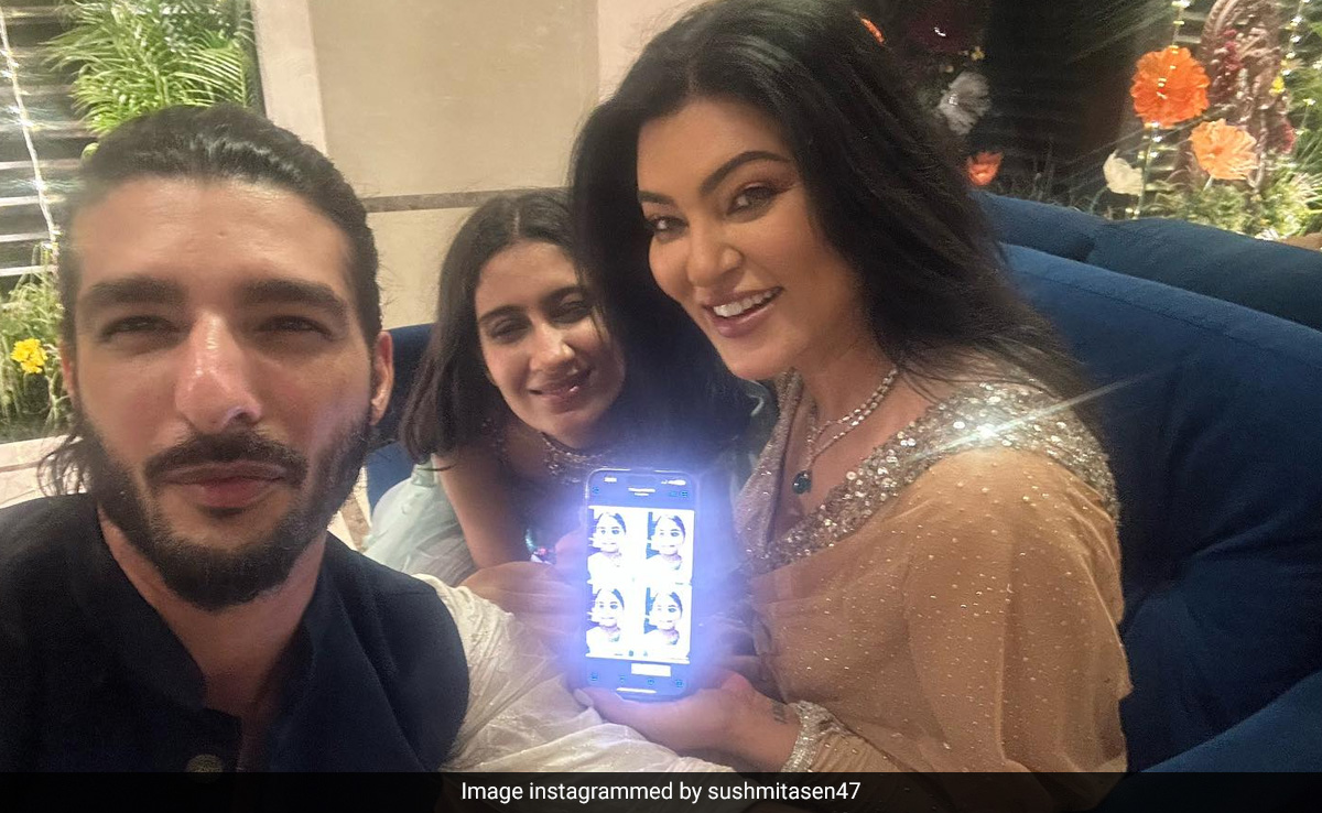 Diwali 2023: Sushmita Sen Shares Pic With Ex-Boyfriend Rohman Shawl And Daughter Renee