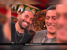 Bollywood News: इंटरनेट सेंसेशन ORRY पर बना एक गाना हो रहा वायरल, जानिए खास बात Bollywood News: इंटरनेट सेंसेशन ORRY पर बना एक गाना हो रहा वायरल, जानिए खास बात