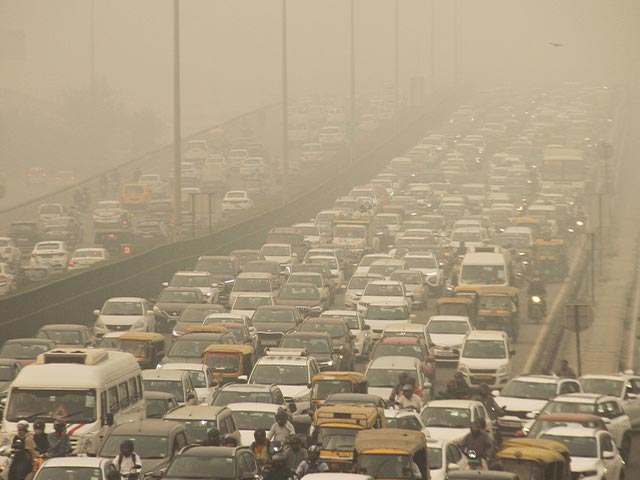 करोड़ों खर्च के बावजूद दिल्ली की हवा जहरीली, स्मॉग टावर नाकाम, प्रचार बेअसर