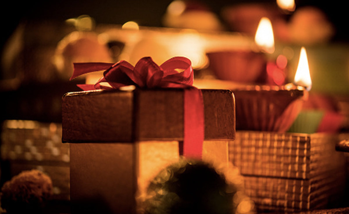 From Luxury Picks To Budget-Friendly Options, Here's Your Ultimate Guide To Diwali Gifting