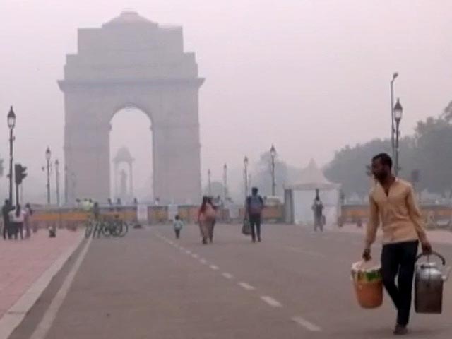 दिल्ली की हवा में बढ़ता प्रदूषण मजदूरों के लिए बना परेशानी का सबब