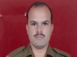 CG Election: नक्सली हमले में शहीद हुए जवान जोगेंद्र सिंह को दिया गया गार्ड ऑफ ऑनर CG Election: नक्सली हमले में शहीद हुए जवान जोगेंद्र सिंह को दिया गया गार्ड ऑफ ऑनर