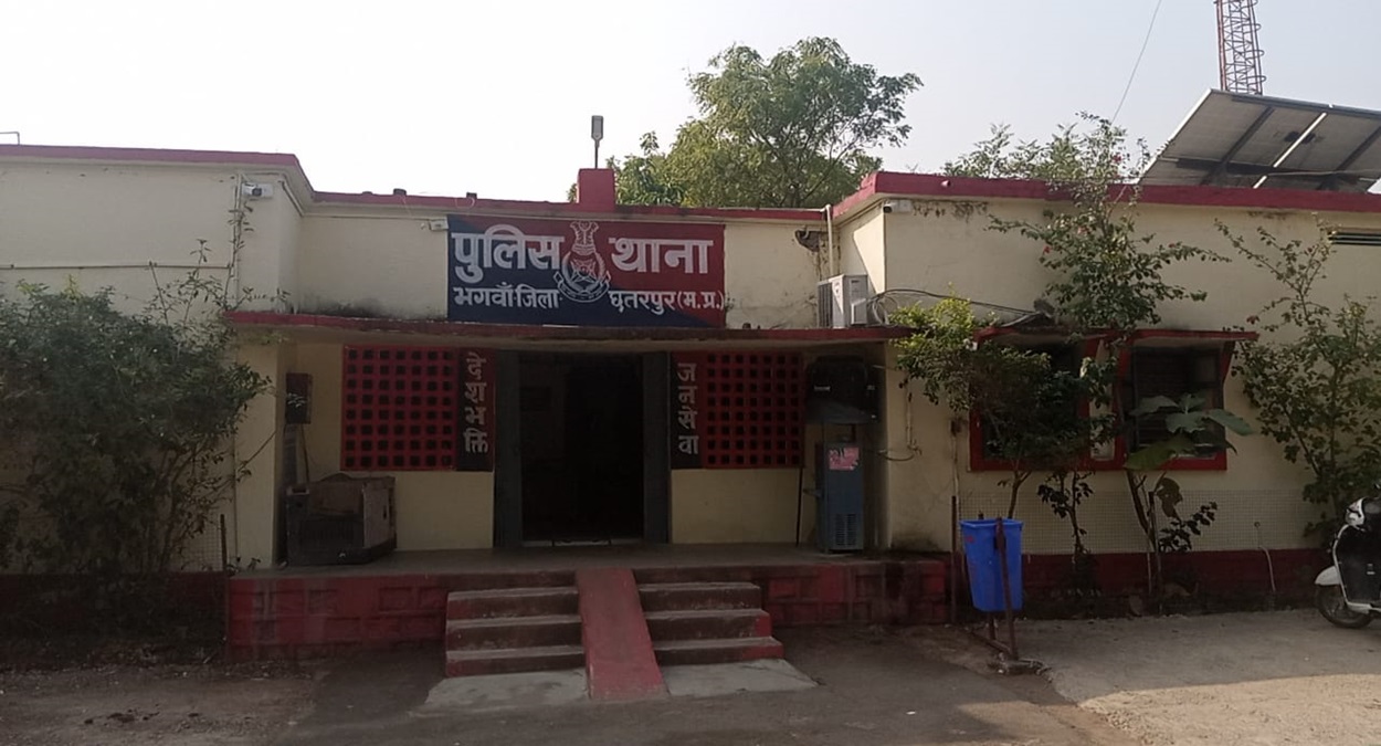 Crime News : ससुर ने परिचित के साथ मिलकर किया बहू से दुराचार, घटना के बाद से है फरार