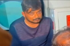 महाराजगंज एसिड अटैक : 2 आरोपी की मुठभेड़ के बाद गिरफ्तारी, हथियार बरामद महाराजगंज एसिड अटैक : 2 आरोपी की मुठभेड़ के बाद गिरफ्तारी, हथियार बरामद