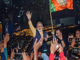 Huge Crowds Welcome PM Modi On 10-Km-Long Night Roadshow In Ranchi Huge Crowds Welcome PM Modi On 10-Km-Long Night Roadshow In Ranchi