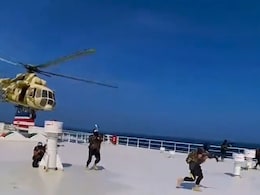 यमन के हूती विद्रोहियों ने भारत जा रहे जहाज की हाइजैकिंग का कथित वीडियो साझा किया यमन के हूती विद्रोहियों ने भारत जा रहे जहाज की हाइजैकिंग का कथित वीडियो साझा किया