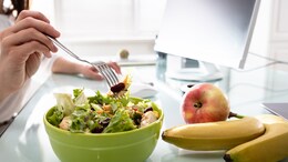Busy Schedule? Try These 5 Easy Tips To Eat Healthy In Between Work