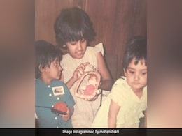 तस्वीर में एक नहीं तीन हैं स्टार बहनें, एक सिंगिंग, दूसरी डांसिंग और तीसरी एक्टिंग में हैं फेमस, पहचाना क्या? तस्वीर में एक नहीं तीन हैं स्टार बहनें, एक सिंगिंग, दूसरी डांसिंग और तीसरी एक्टिंग में हैं फेमस, पहचाना क्या?