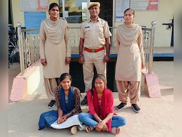 स्कॉलरशिप के पैसे से छात्राओं ने खरीदी पिस्टल, इंस्टाग्राम पर पोस्ट की तस्वीर, अब पुलिस ने किया गिरफ्तार