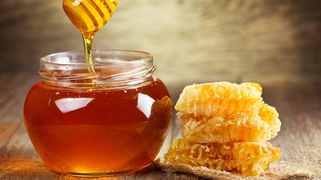 Honey can boost our health in winter in a variety of ways