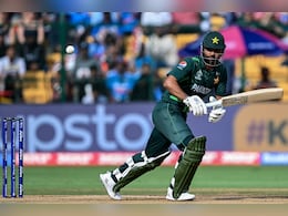 Babar Azam: बाबर आजम के समर्थन में बोलना पड़ा भारी, पाकिस्तान क्रिकेट बोर्ड ने इस खिलाड़ी को थमाया नोटिस, विवाद बढ़ना तय Babar Azam: बाबर आजम के समर्थन में बोलना पड़ा भारी, पाकिस्तान क्रिकेट बोर्ड ने इस खिलाड़ी को थमाया नोटिस, विवाद बढ़ना तय