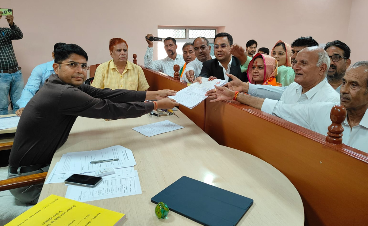 Rajasthan Election 2023: 'बदलाव की परंपरा' की उम्मीद के साथ संतोष मेघवाल ने दाखिल किया नामांकन पत्र