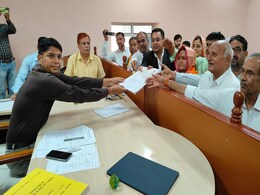 Rajasthan Election 2023: 'बदलाव की परंपरा' की उम्मीद के साथ संतोष मेघवाल ने दाखिल किया नामांकन पत्र Rajasthan Election 2023: 'बदलाव की परंपरा' की उम्मीद के साथ संतोष मेघवाल ने दाखिल किया नामांकन पत्र