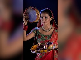 Karwa Chauth 2025: सरगी की थाली में क्या-क्या शामिल होना चाहिए? Karwa Chauth 2025: सरगी की थाली में क्या-क्या शामिल होना चाहिए?