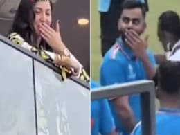 World Cup Semi-Final: Anushka Sharma And Virat Kohli Blow Each Other Kisses At India Vs New Zealand World Cup Semi-Final: Anushka Sharma And Virat Kohli Blow Each Other Kisses At India Vs New Zealand
