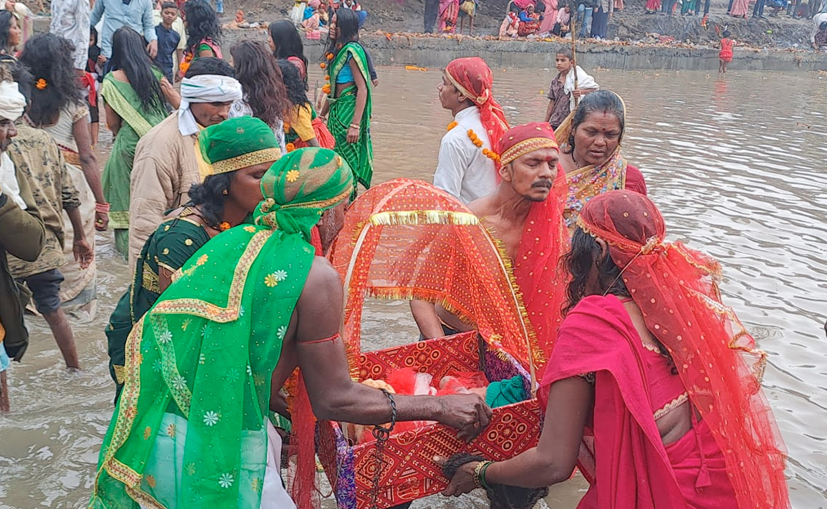 MP News: यहां हर साल 1000 दूधमुंहे बच्चों को पालने में डालकर नदी में छोड़ देते हैं लोग, जानें क्या है ये परंपरा