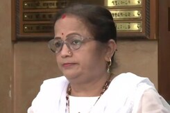 कोविड बॉडी बैग घोटाले में आरोपी मुंबई की पूर्व महापौर किशोरी पेडणेकर ईडी दफ्तर पहुंचीं कोविड बॉडी बैग घोटाले में आरोपी मुंबई की पूर्व महापौर किशोरी पेडणेकर ईडी दफ्तर पहुंचीं