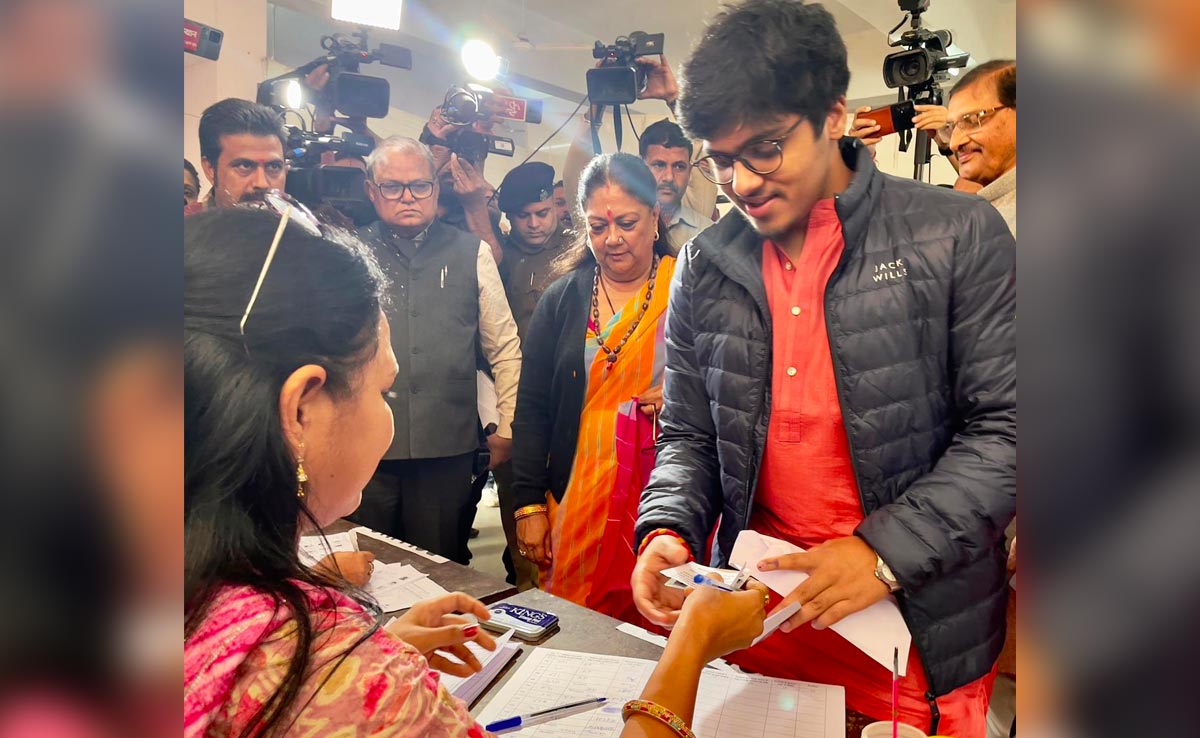 Rajasthan Assembly Elections 2023 Voting: पूर्व सीएम वसुंधरा राजे के पौत्र ने किया मतदान, सवाल पूछने पर बोले, 'मैंने...को वोट दिया'