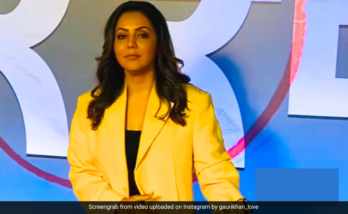 Gauri Khan's Yellow And Black Pantsuit At The <i>Farrey</i> Premiere Is What Our Business Parties Need