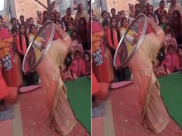 स्टंट वाला डांस, महिला ने कमर पर ऐसे घुमाया साइकिल का चक्का देखने वालों का घूम गया सिर स्टंट वाला डांस, महिला ने कमर पर ऐसे घुमाया साइकिल का चक्का देखने वालों का घूम गया सिर