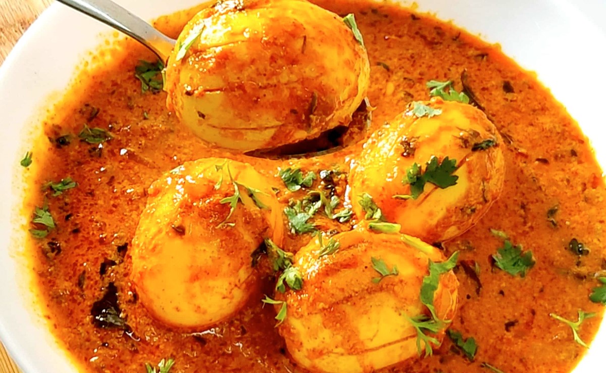 दावत देकर घर बुलाया और अंडे खिलाया फिर पैसे मांगने लगा, रकम नहीं मिलने पर सिर फोड़ दिया