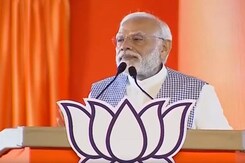 तेलंगाना में पीएम मोदी ने केसीआर और कांग्रेस पर साधा निशाना तेलंगाना में पीएम मोदी ने केसीआर और कांग्रेस पर साधा निशाना