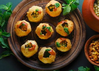 Vadodara Woman Protests Over Gol Gappas: Why Your Plate Now Costs More