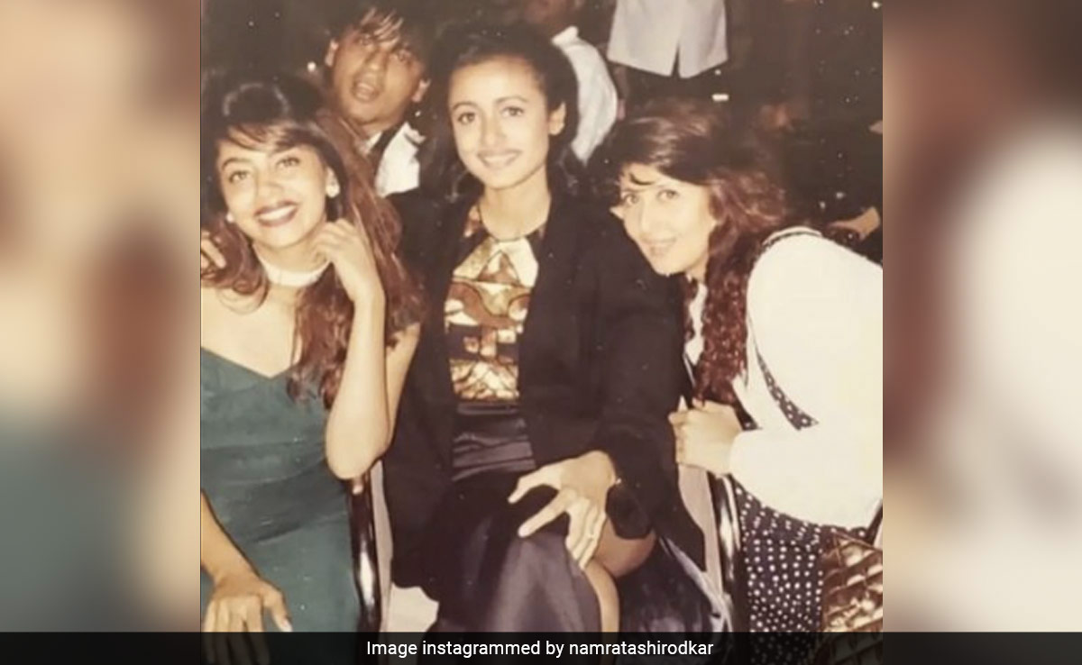 A Throwback Gold Featuring "Epic" Shah Rukh Khan, Gauri, Namrata And Sangeeta