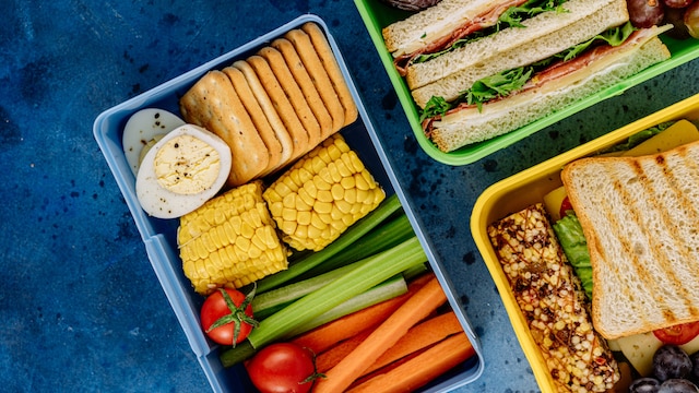 Eat roasted chana mid-afternoon or as a pre-lunch snack
