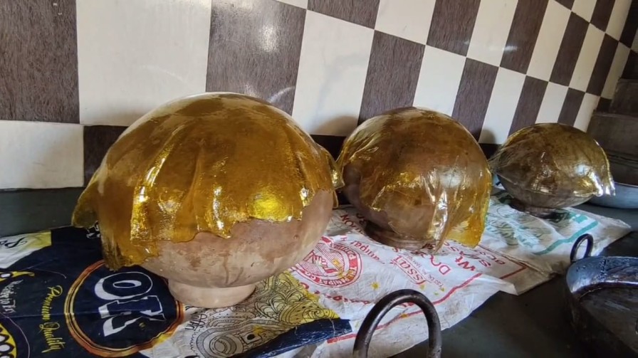 Diwali 2023: कड़कड़ मिठाई ने बिखेरी महक, जानिए क्या है लक्ष्मी पूजन से इसका स्पेशल कनेक्शन