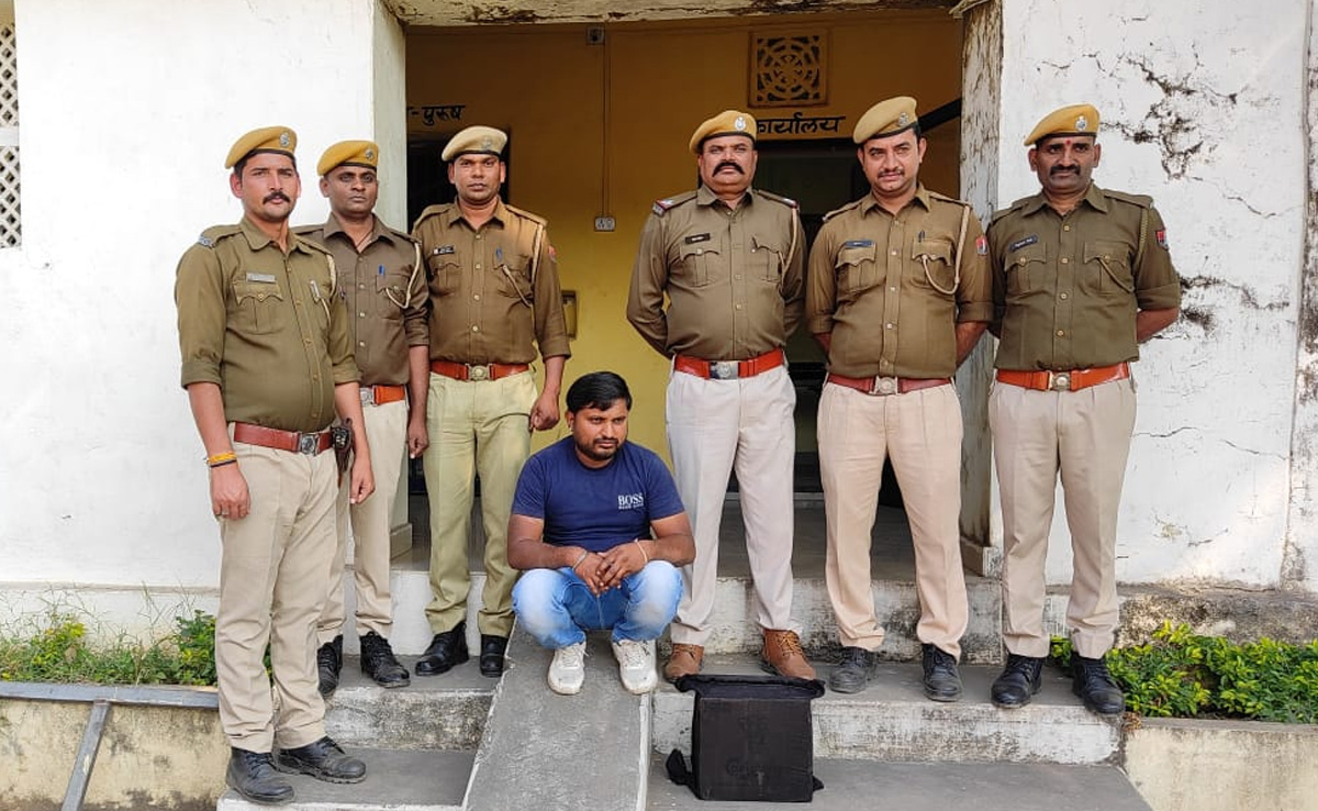 चुनाव से पहले कार से 54 लाख कैश जब्त, ड्राइवर बोला - 'मैंने कोई अपराध नहीं किया, मैं कितने भी रुपए रख सकता हूं'