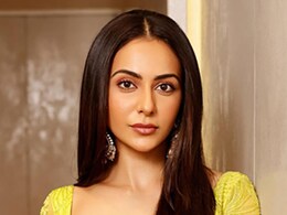 रकुल प्रीत सिंह ने "हाइड्रेशन" के लिए सेट पर पिया फ्रेश नारियल पानी