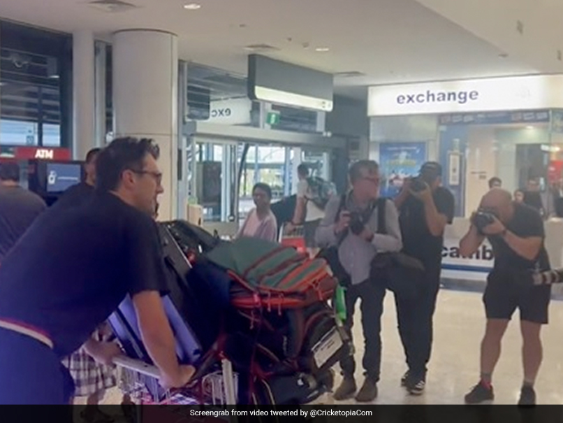 इतना सन्नाटा क्यों है भाई? विश्व विजेता कप्तान पैट कमिंस का ऑस्ट्रेलियाई एयरपोर्ट पर हुआ ऐसा स्वागत, Video