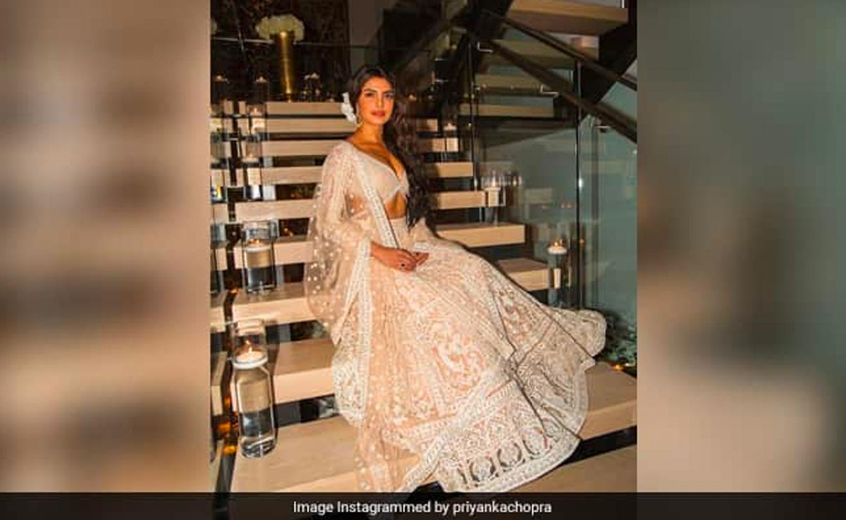 Bollywood : प्रियंका चोपड़ा ने फिल्म डायरेक्टर को बेचा मुंबई वाला घर, जानिए कितनी मिली कीमत?